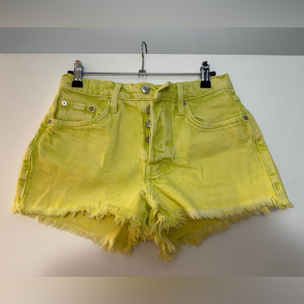 Medium-waist denim shorts